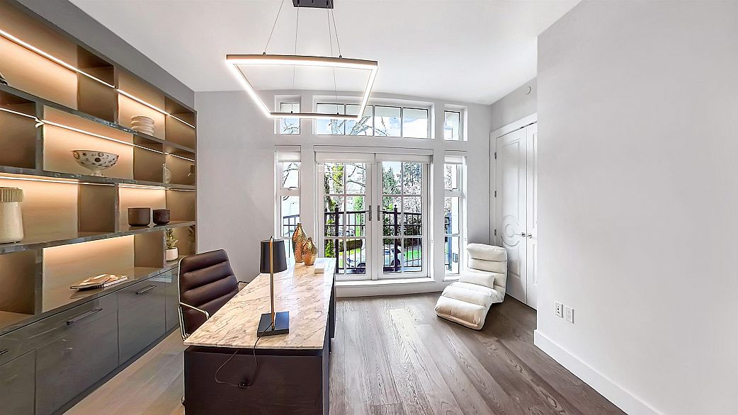 204 1009 Laurier Avenue