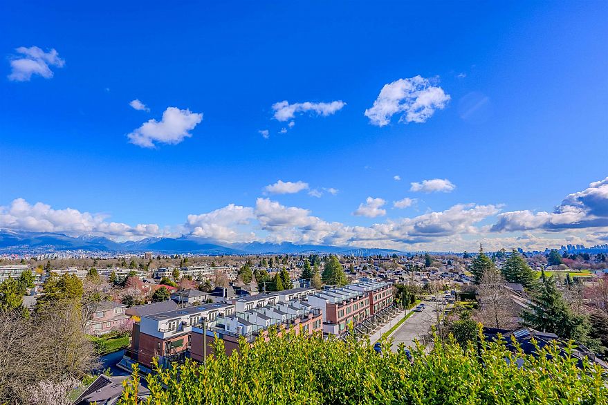 208 4408 Cambie Street