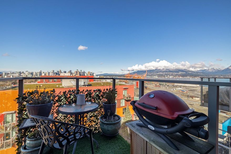 PH9 983 E Hastings Street