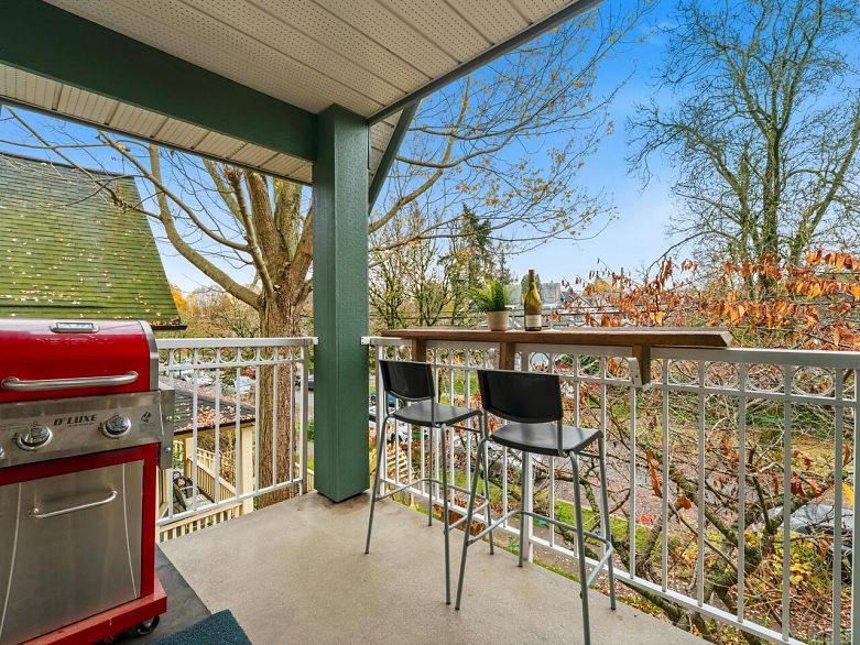 305 1915 E Georgia Street