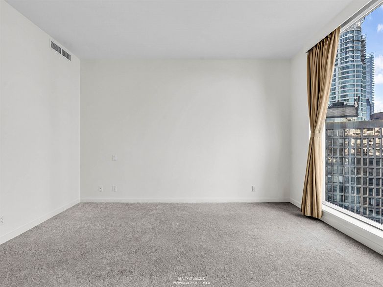 1301 277 Thurlow Street