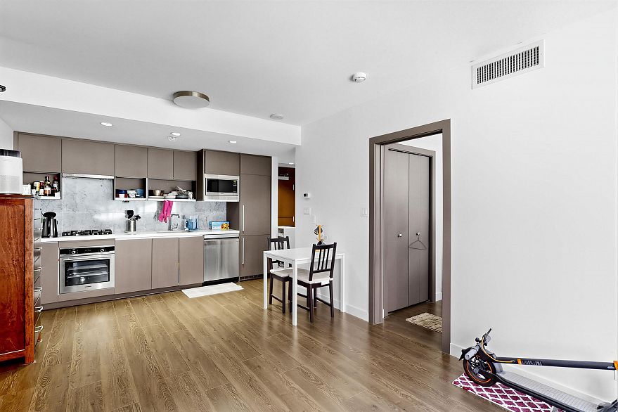 351 38 Smithe Street