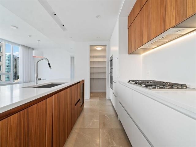 2005 885 Cambie Street