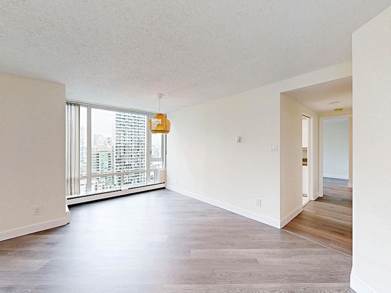 2004 1020 Harwood Street