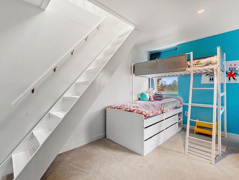 305 1915 E Georgia Street