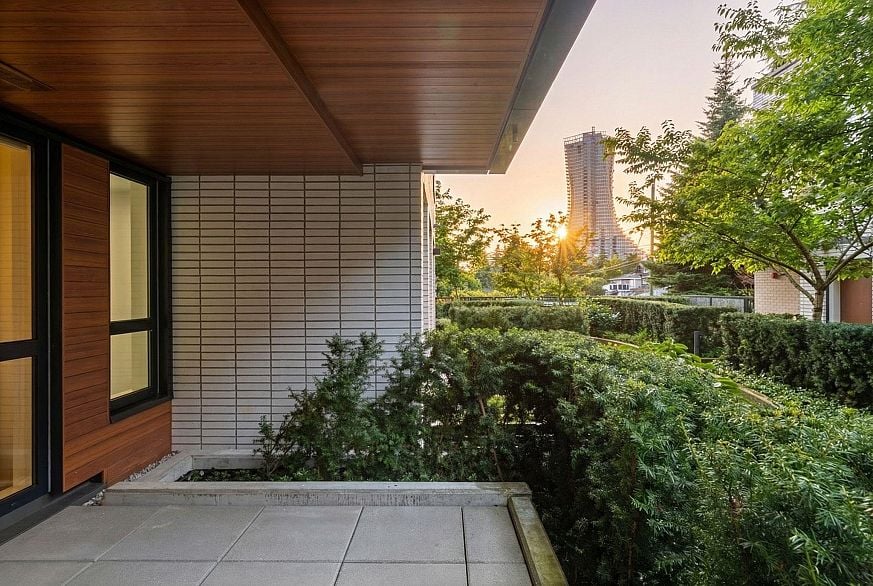 105 5383 Cambie Street