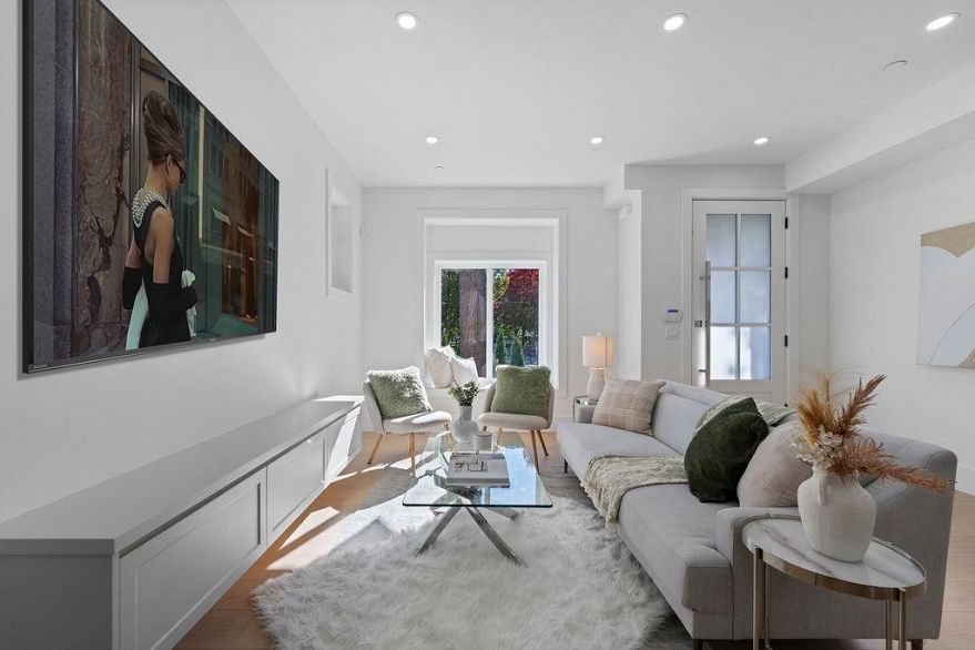 1 2447 E 41st Avenue