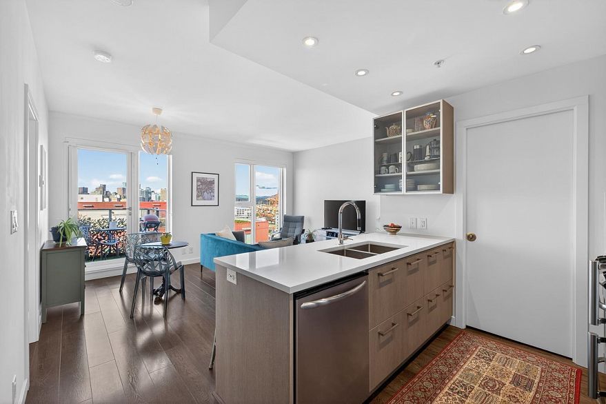 PH9 983 E Hastings Street