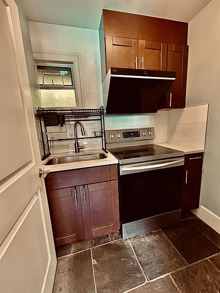 Studio 1912 ACADIA ROAD, Vancouver BC V6T 1R4