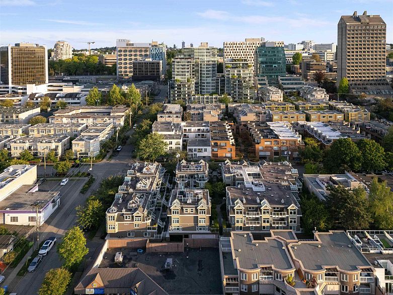 102 725 W 7th Avenue