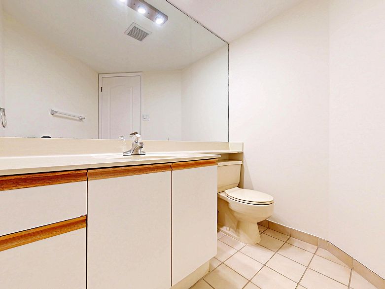 2004 1020 Harwood Street