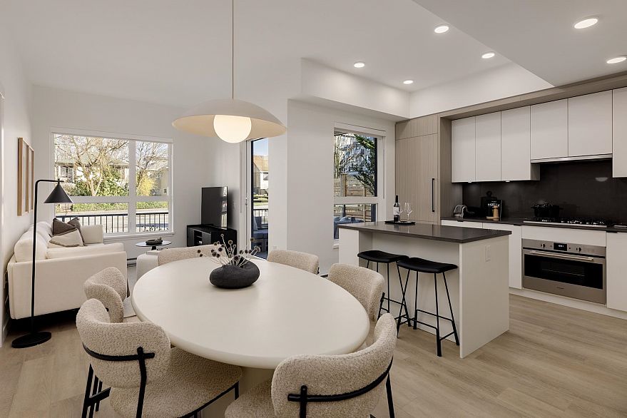 102 2268 E Broadway Street