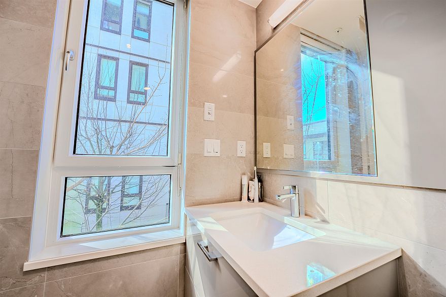 208 4408 Cambie Street