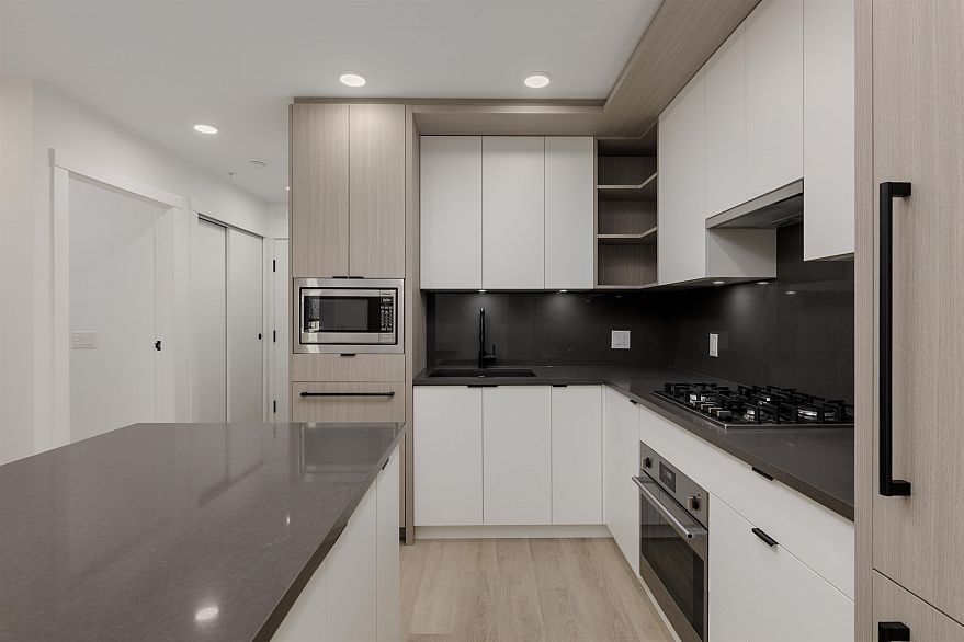 406 2268 E Broadway Street