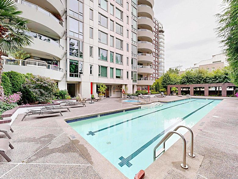 2004 1020 Harwood Street