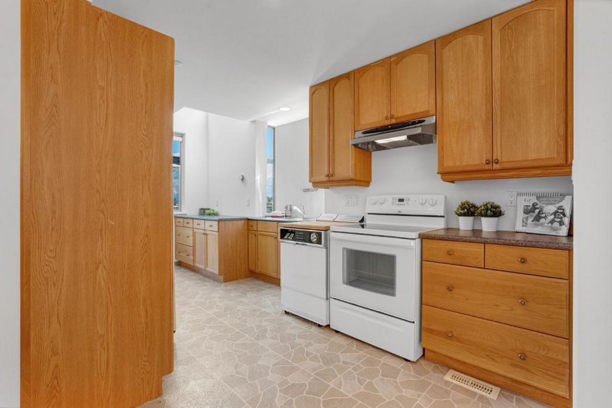 2856 W King Edward Avenue