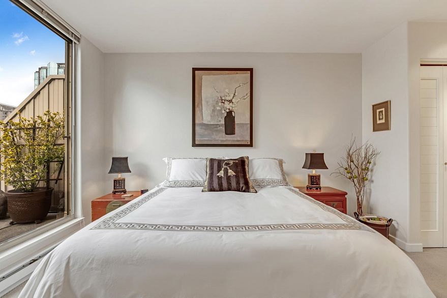 1404 819 Hamilton Street