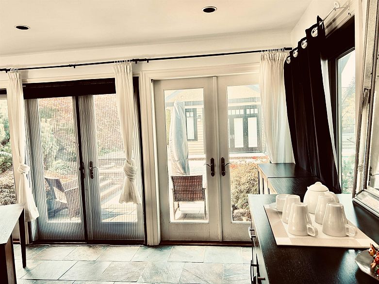 Studio 1912 ACADIA ROAD, Vancouver BC V6T 1R4