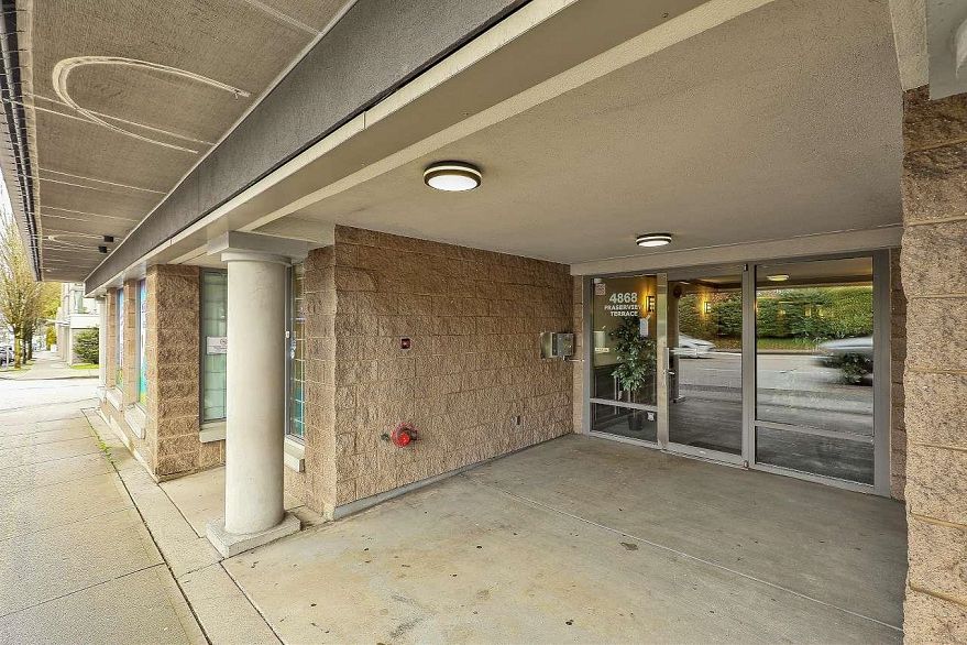 305 4868 Fraser Street