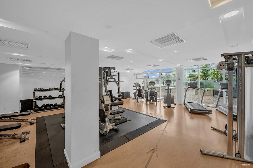 1707 4638 Gladstone Street