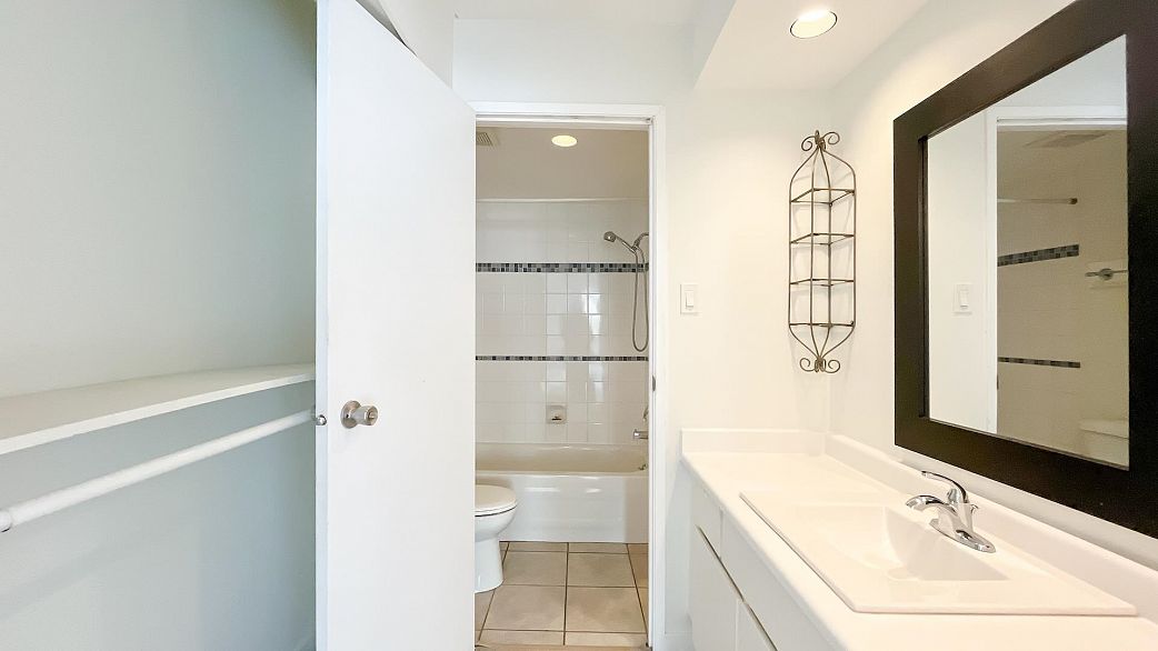 309 1500 Pendrell Street