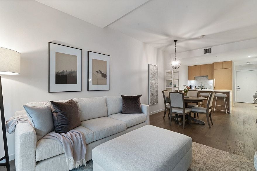 105 5383 Cambie Street