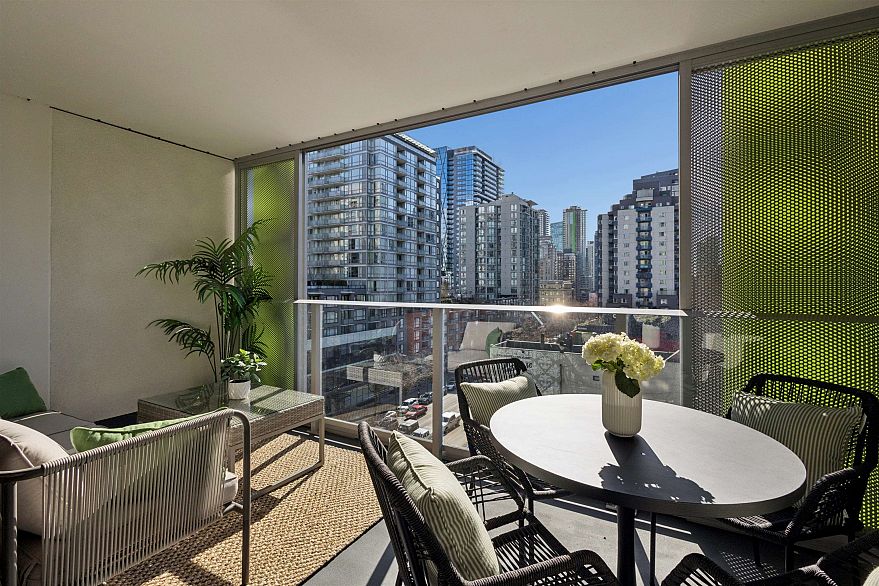 806 999 Seymour Street