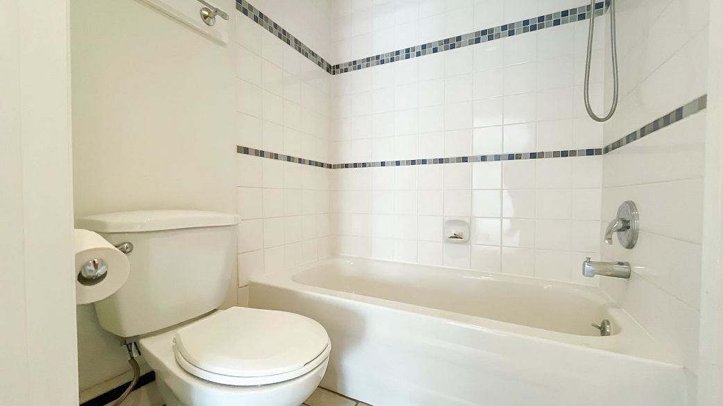 309 1500 Pendrell Street