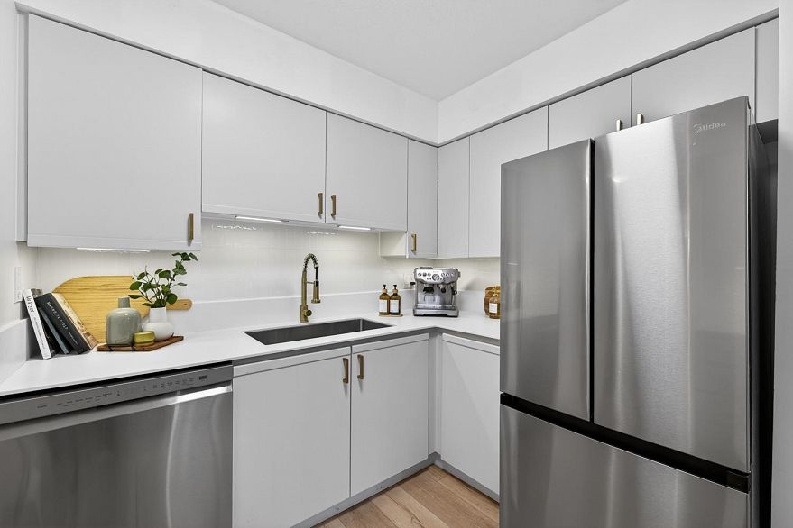 101 1689 E 4th Avenue