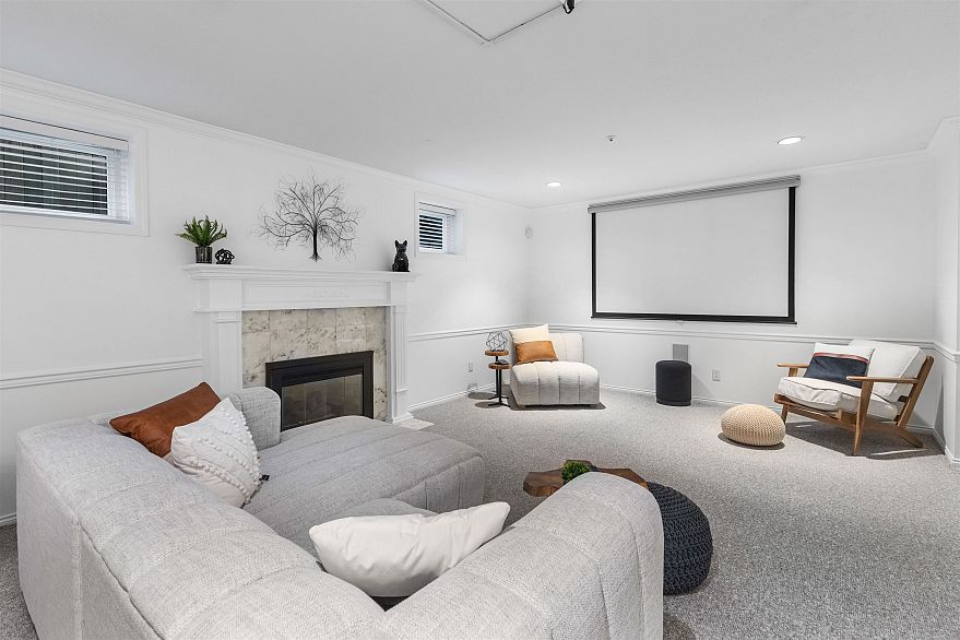 2318 Oliver Crescent