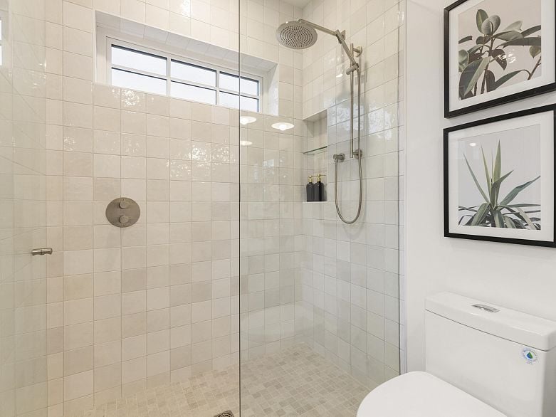 2 3919 W 18th Avenue