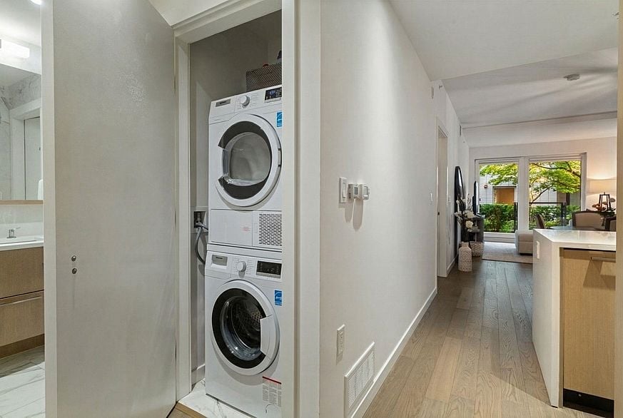 105 5383 Cambie Street