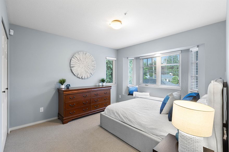 2318 Oliver Crescent