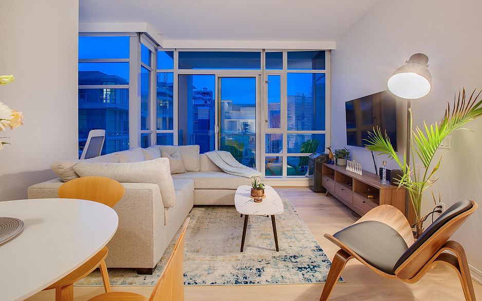 501 1616 Columbia Street