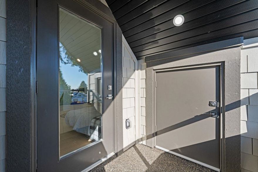 1 2447 E 41st Avenue