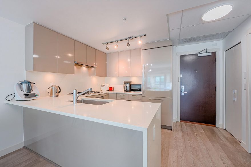 208 4408 Cambie Street