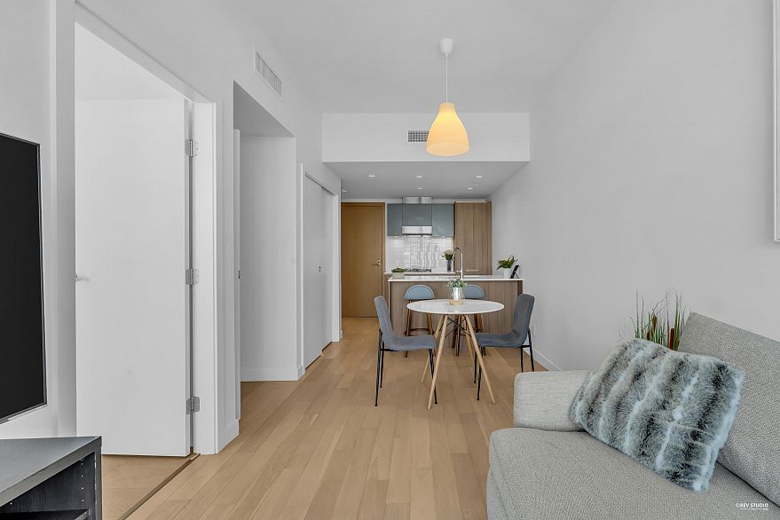 1707 4638 Gladstone Street