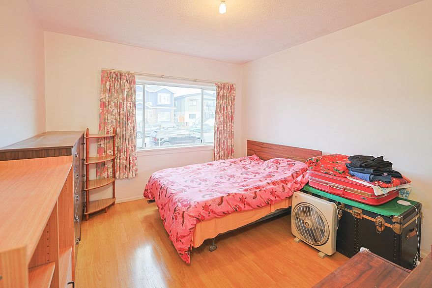 2584 E Georgia Street