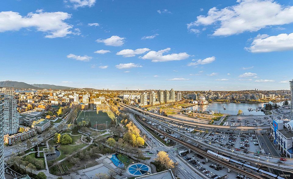 3101 688 Abbott Street