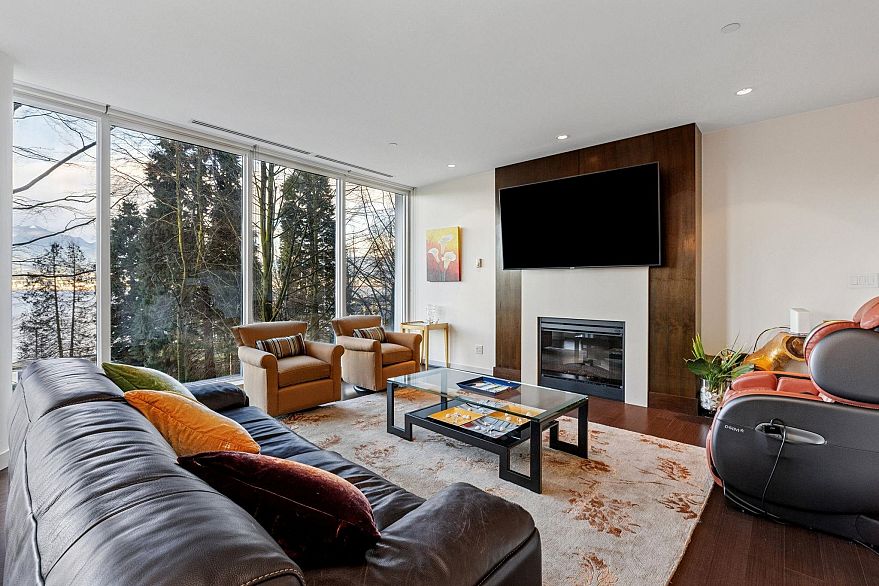 TH102 1139 W Cordova Street