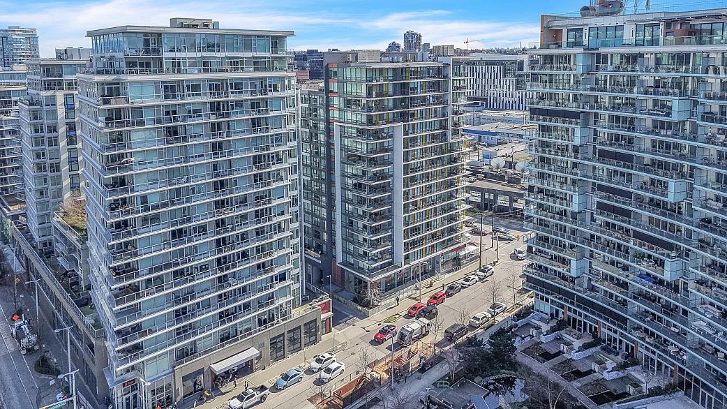 1405 1788 Columbia Street