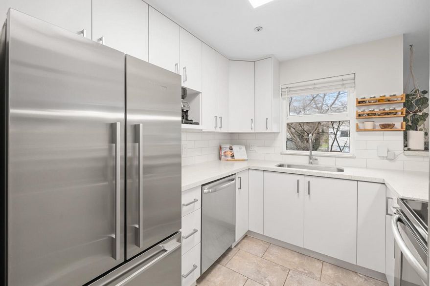 205 2212 Oxford Street