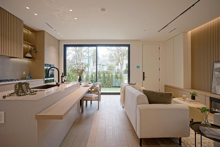 1 4634 W 15th Avenue