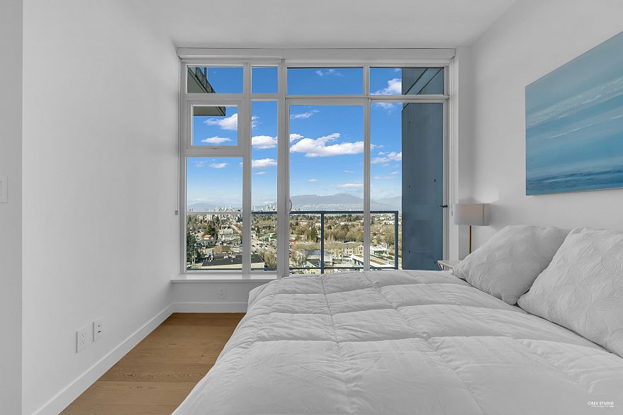 1707 4638 Gladstone Street