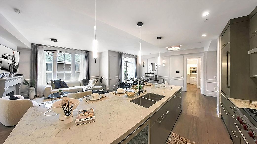 204 1009 Laurier Avenue