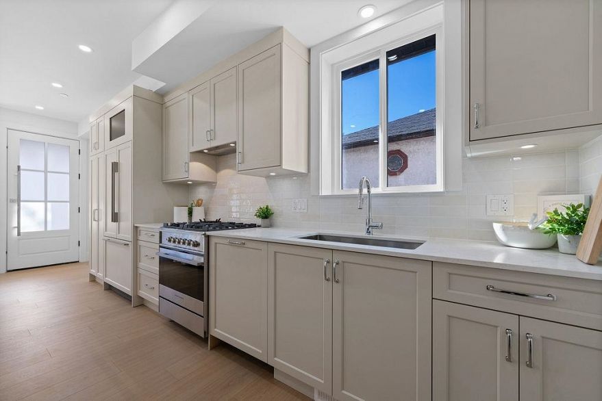 1 2447 E 41st Avenue