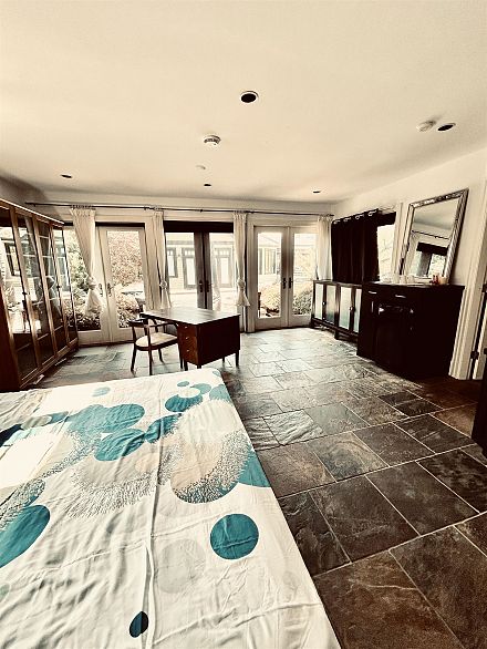 Studio 1912 ACADIA ROAD, Vancouver BC V6T 1R4