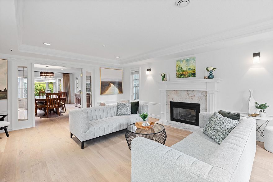 2318 Oliver Crescent