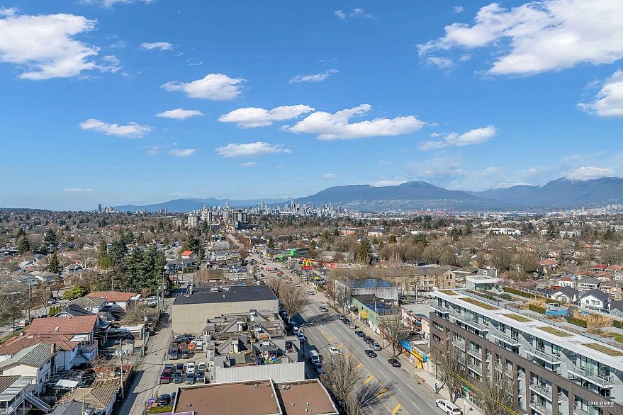 1707 4638 Gladstone Street