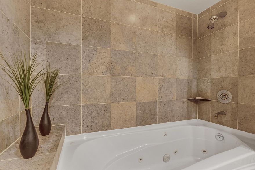 1404 819 Hamilton Street